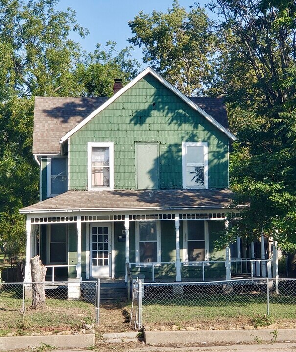 1024 NE Quincy St in Topeka, KS - Building Photo