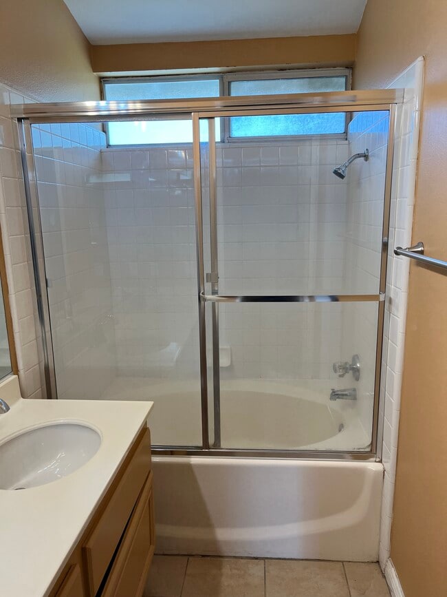 383 Camden Ct in Corona, CA - Building Photo - Building Photo