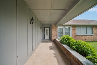 2208 W Louisville St in Broken Arrow, OK - Building Photo - Building Photo