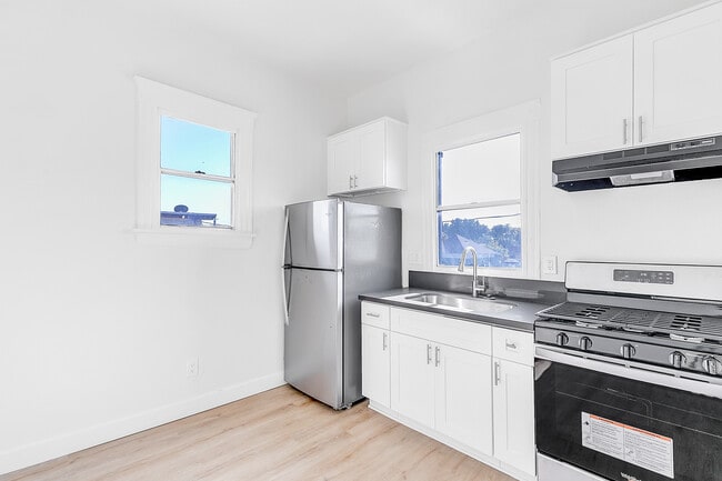 1618 E Vernon Ave, Unit 1618 in Los Angeles, CA - Foto de edificio - Building Photo