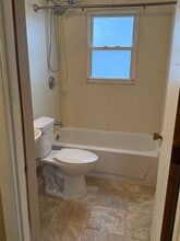 114 W Spring St in Eldridge, IA - Building Photo - Building Photo