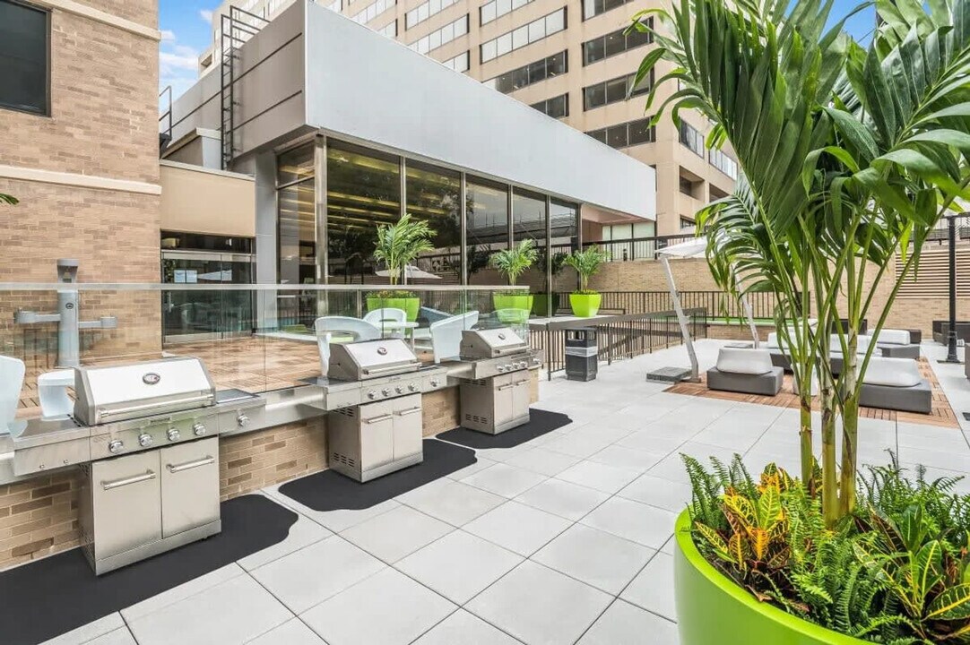 1515 Richmond Hwy in Arlington, VA - Building Photo