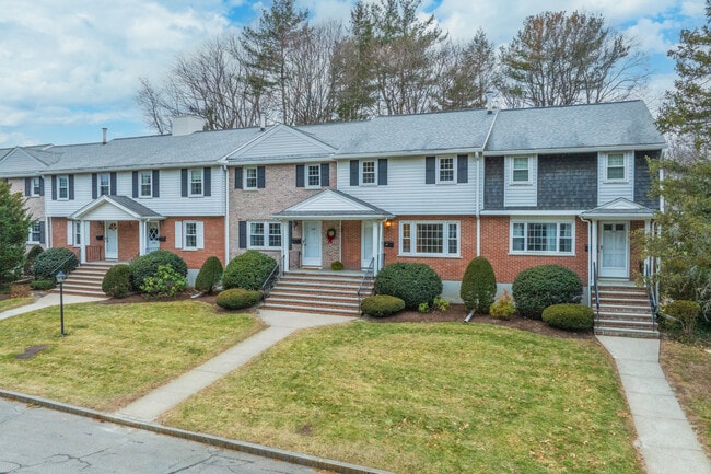 Wedgewood Common Apartments in Concord, MA - Foto de edificio - Building Photo