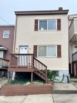 1916 Shamokin St in Pittsburgh, PA - Building Photo