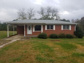 206 Webb Rd in West Point, GA - Building Photo