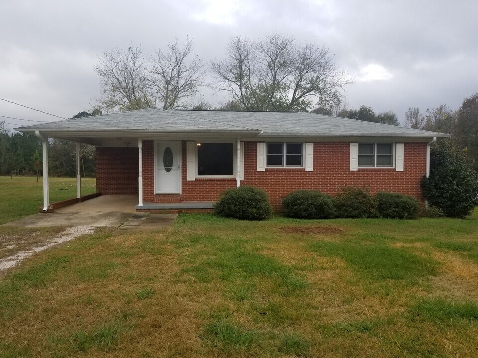 206 Webb Rd in West Point, GA - Building Photo