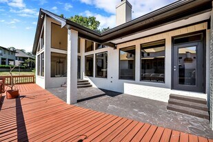 22 Creekwood Dr in Montgomery, TX - Building Photo