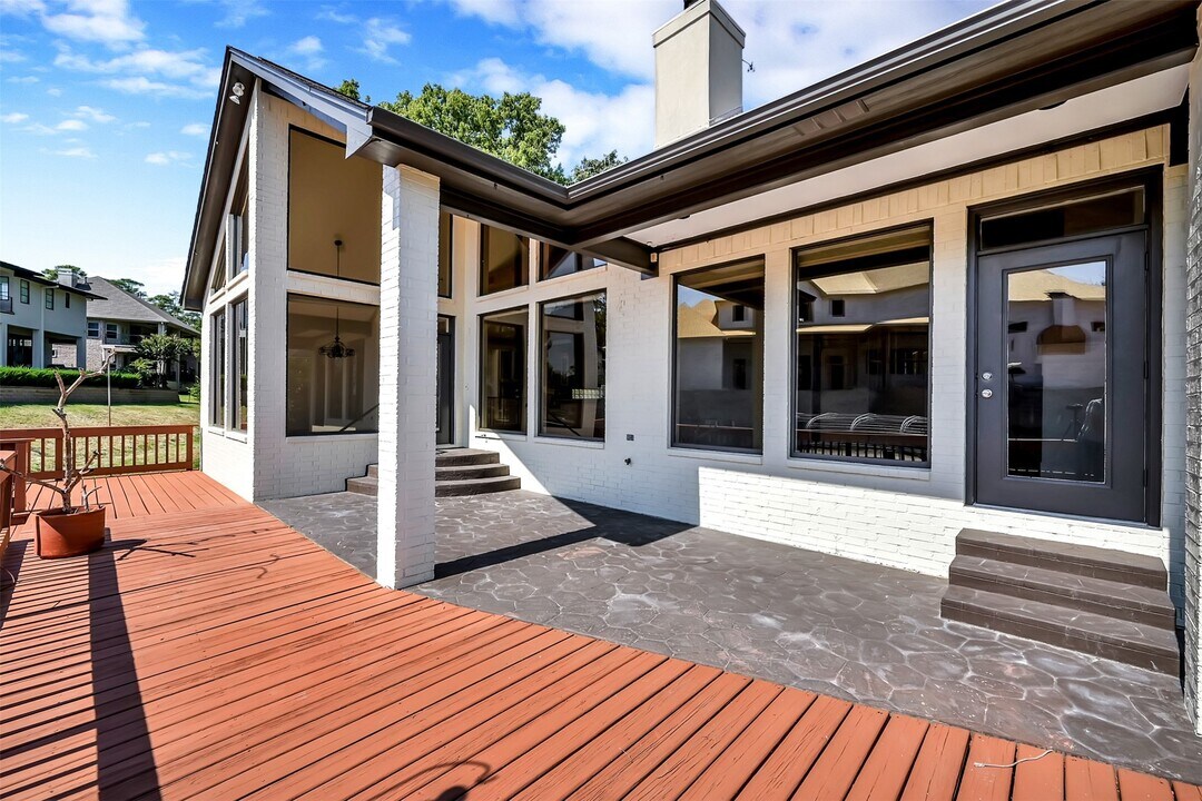 22 Creekwood Dr in Montgomery, TX - Building Photo