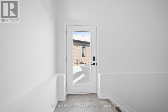 1140 Moore St in Brockville, ON - Building Photo - Building Photo