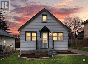 377 Adelaide Ave W in Oshawa, ON - Building Photo
