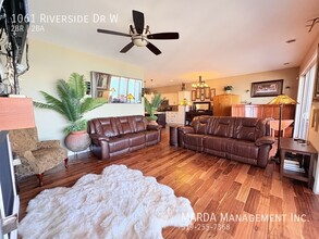 FURNISHED 2BEDROOM/1BATH UPPER UNIT WITH U in Windsor, ON - Building Photo - Building Photo