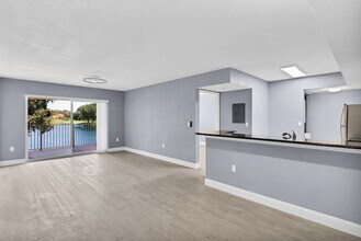 1610 N 42ND Cir, Unit 206 in Vero Beach, FL - Building Photo - Building Photo