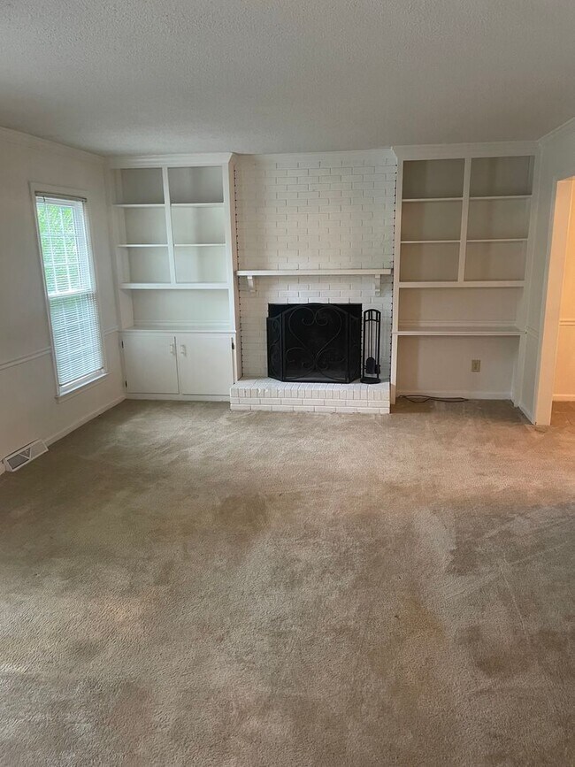 1628 Rollingwood Rd in Burlington, NC - Building Photo - Building Photo