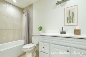 14615 Gilmore St, Unit 2 in Los Angeles, CA - Foto de edificio - Building Photo