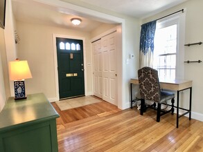 526 Centre St, Unit 5 in Boston, MA - Building Photo - Building Photo