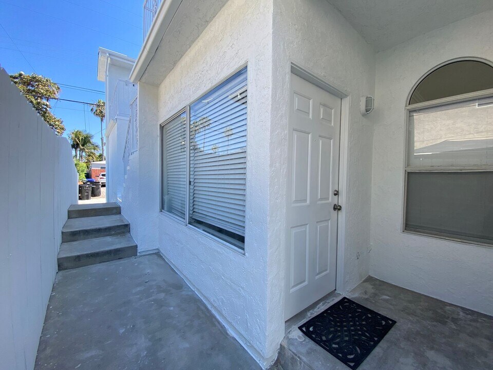 1160 Thomas Ave in San Diego, CA - Building Photo