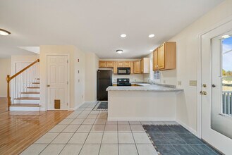 8 Highland Ave in Derry, NH - Building Photo - Building Photo