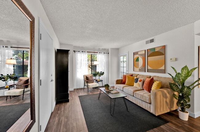 ASHFORD PARK in Sacramento, CA - Foto de edificio - Interior Photo