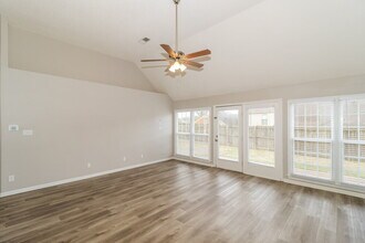 9339 Chimneyrock Blvd. in Cordova, TN - Foto de edificio - Building Photo