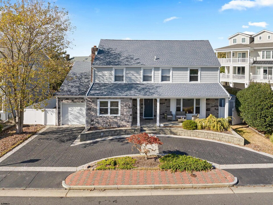 7903 Lagoon Dr in Margate City, NJ - Building Photo