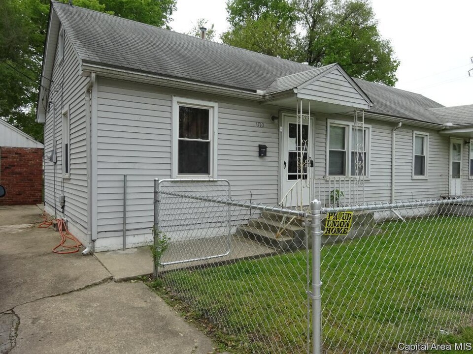1710 E Moffat Ave in Springfield, IL - Building Photo