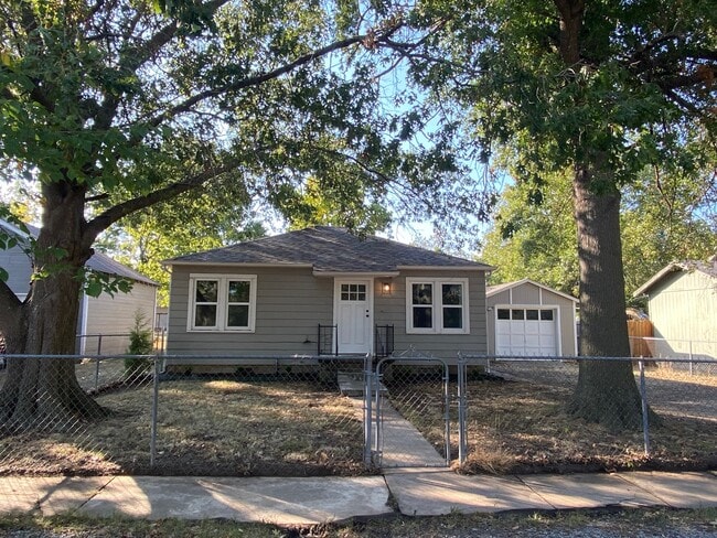 923 Olive St. in Chelsea, OK - Building Photo - Building Photo