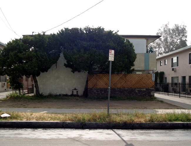 8816 Tobias Ave in Panorama City, CA - Building Photo - Building Photo