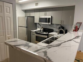 677 SW 111th Ave in Pembroke Pines, FL - Building Photo