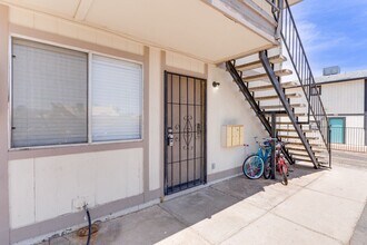 805 Palo Verde Dr in Henderson, NV - Building Photo - Building Photo