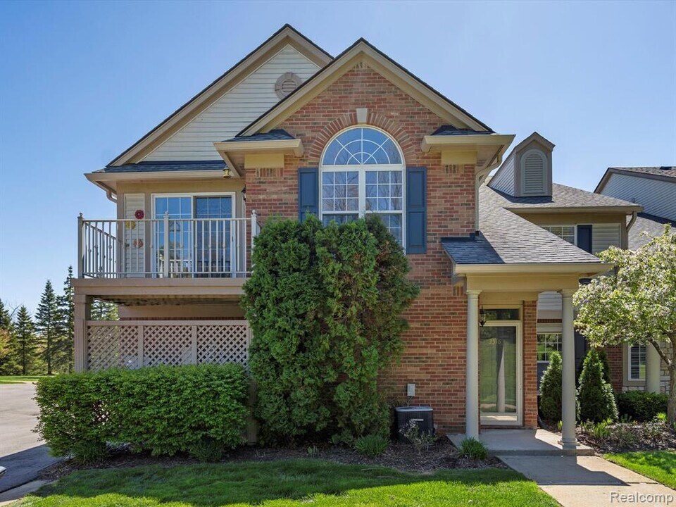 3516 Oakmonte Blvd in Rochester, MI - Building Photo