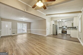 642 Simone Way in Stone Mountain, GA - Building Photo - Building Photo