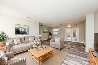 1208 W Camellia Dr, Unit B110 in Brandon, FL - Building Photo - Building Photo