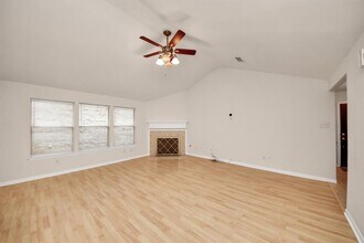 3211 Crestbridge Ln in Spring, TX - Building Photo - Building Photo