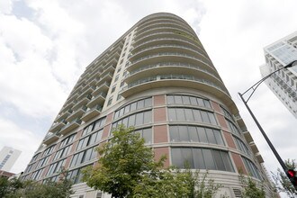 340 W Superior St in Chicago, IL - Building Photo - Building Photo