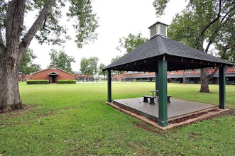 Huntingdon Apartments in Albany, GA - Building Photo - Building Photo