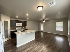 2103 Martin Luther King Jr Blvd, Unit B in Killeen, TX - Building Photo - Building Photo