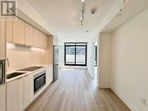 86 Dundas St E in Mississauga, ON - Building Photo - Building Photo