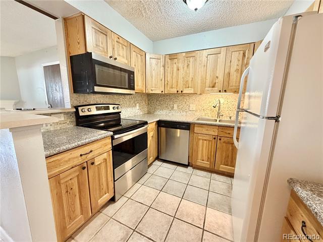 3336 S Ammons St in Lakewood, CO - Foto de edificio - Building Photo