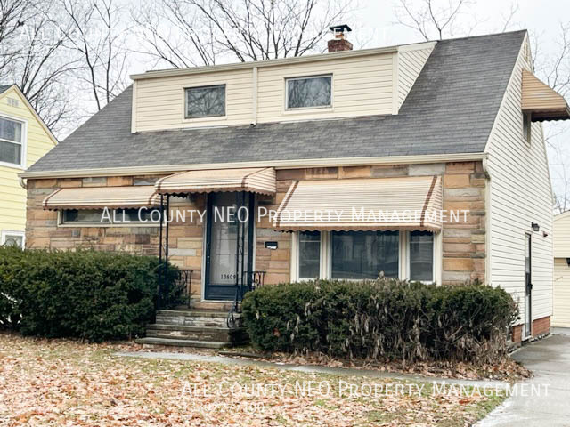 13609 Oak Park Blvd in Garfield Heights, OH - Building Photo