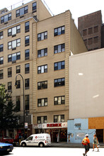 52 W 14th St in New York, NY - Building Photo - Building Photo