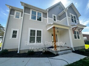 341 W Barnes St in Clayton, NC - Foto de edificio - Building Photo