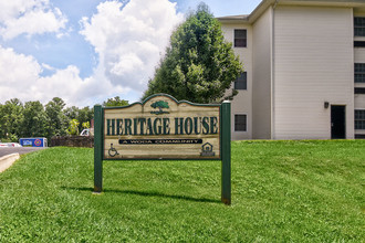 Heritage House in Beckley, WV - Foto de edificio - Building Photo