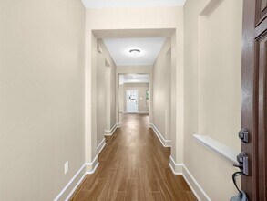 517 N 4th St in La Porte, TX - Foto de edificio - Building Photo