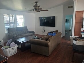 1750 W Citracado Pkwy in Escondido, CA - Building Photo - Building Photo