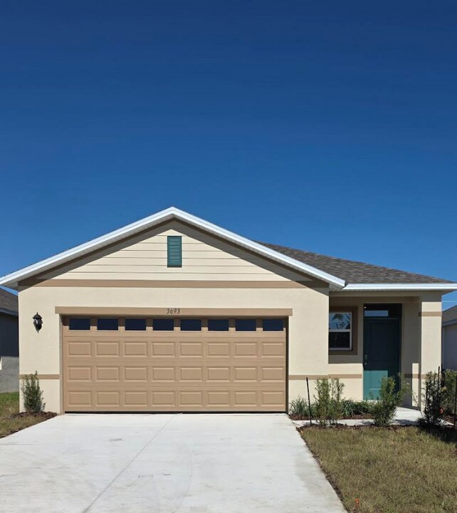 3693 Salvia Ct in Tavares, FL - Foto de edificio