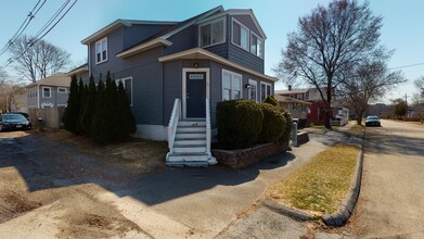 43 Edgewater Ave, Unit 1 in Shrewsbury, MA - Foto de edificio - Building Photo