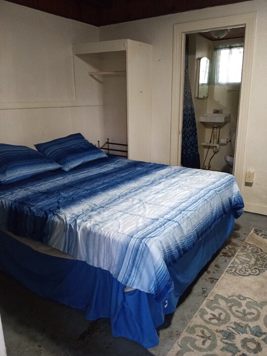 14035 W River Rd-Unit -Cabin B in Inglis, FL - Building Photo