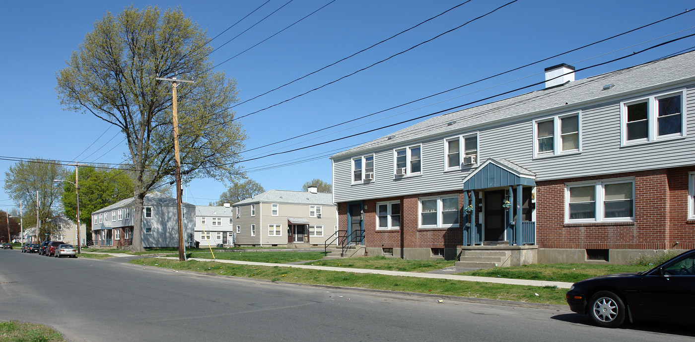 44 Meeting House Rd in Chicopee, MA - Building Photo