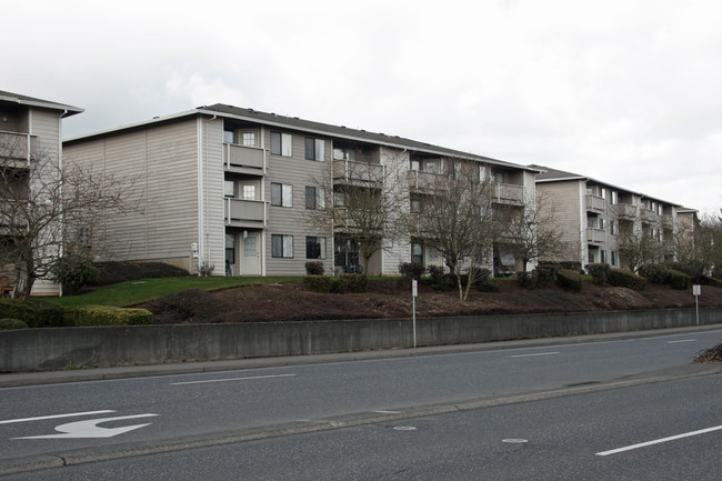 Eastman Heights Apartments in Gresham, OR - Building Photo - Building Photo