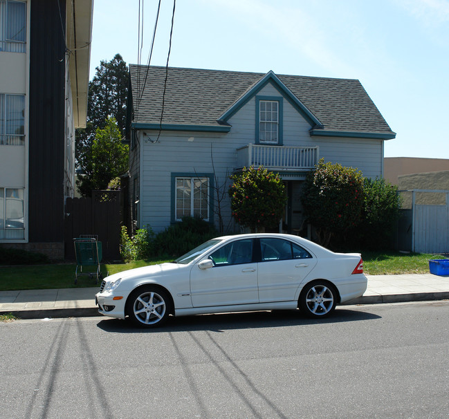 512-514 E Bellevue Ave in San Mateo, CA - Building Photo - Building Photo